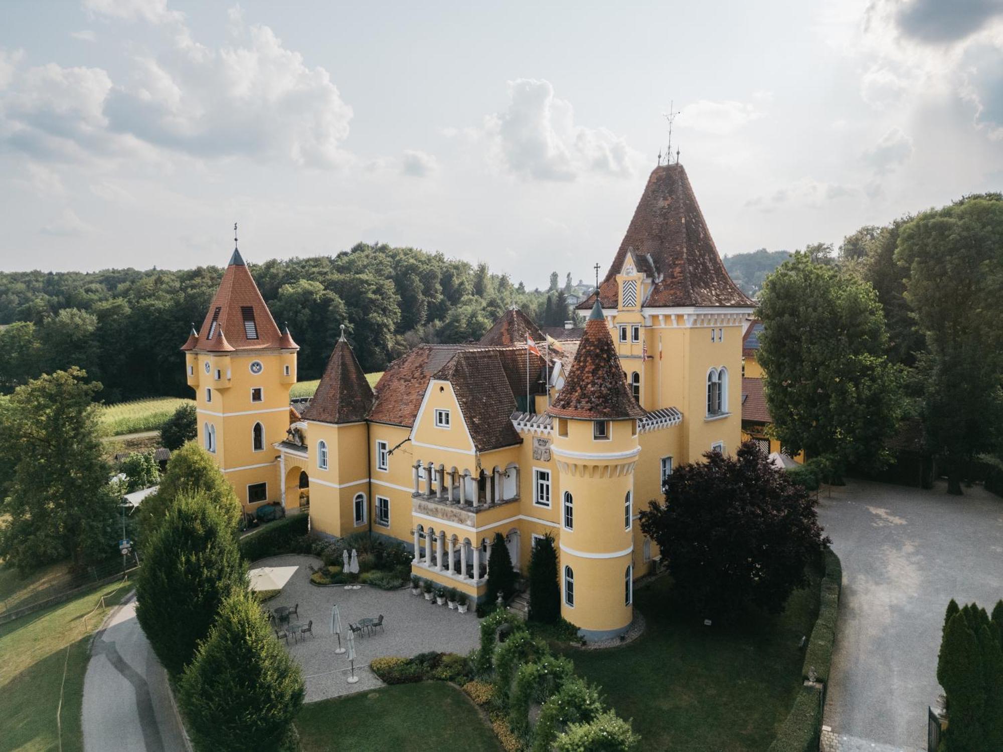 Georgi Schloss - Boutique Hotel Ehrenhausen Eksteriør billede